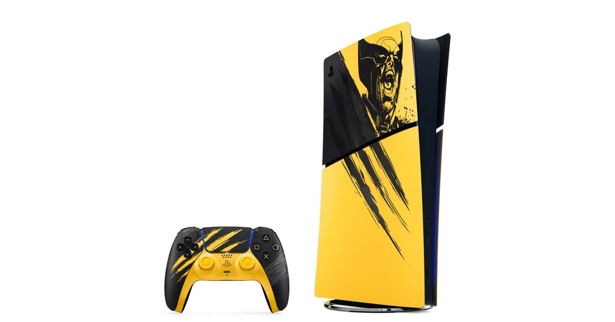 La PS5 Slim Digital Edition Marvel's Wolverine Limited Edition, amarilla y negra, junto a su DualSense a juego